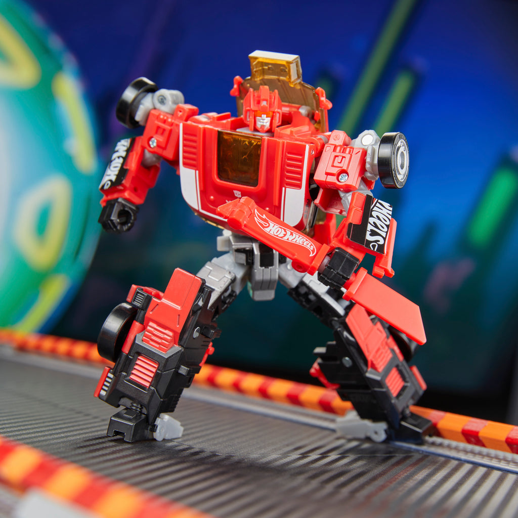 [PRE-ORDER] Transformers x Hot Wheels - Deluxe Class GT-Scorcher Action Figure (G2222)