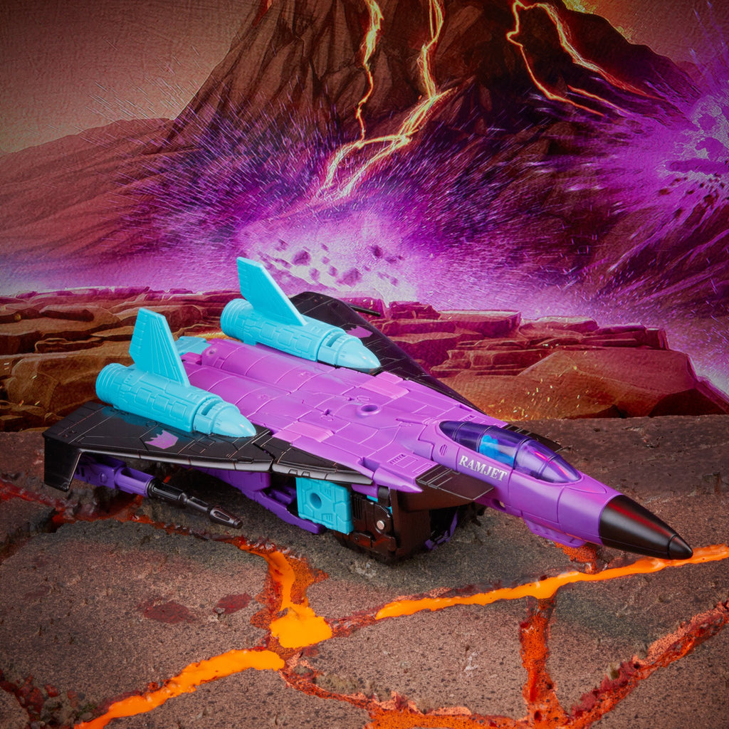 Transformers Generations Selects - War for Cybertron - Voyager Class Ramjet Action Figure WFC-GS24 (F0465)